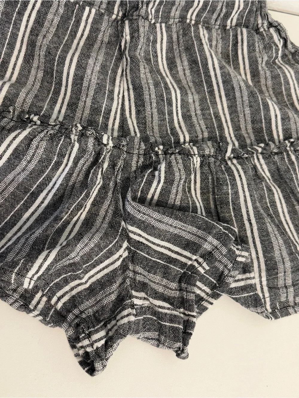 Vanilla Star Black & White Striped Ruffle Skort Shorts, linen & Rayon, Small